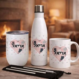 סט שתייה מפנק בהתאמה אישית עם כוס קרמיקה, כוס תרמית, בקבוק תרמי וסט קשיות רב פעמיות מהודרות דגם 'Cat Hug'